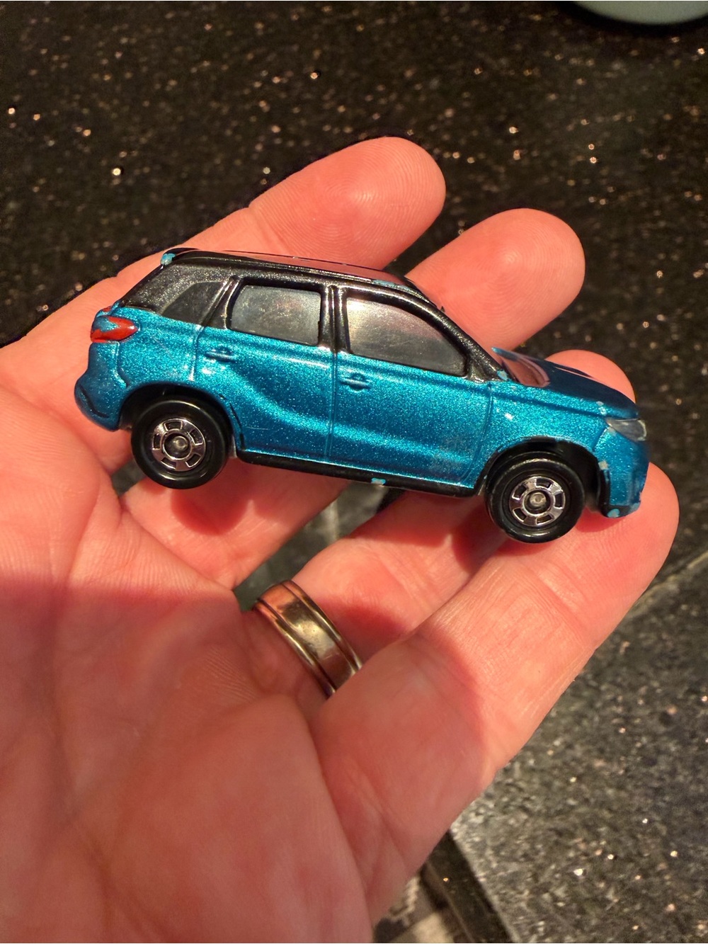 Takara Tomy Tomica No.14 Suzuki Escudo Miniature Car
1/63 scale 014C